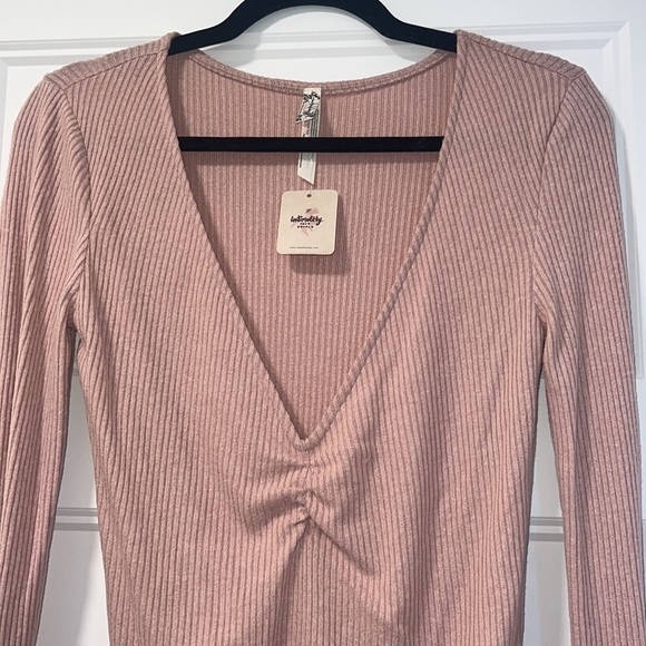 Free People Pink Cozy up with me long sleeves V-neck bodysuit size L=12-14 - Picture 5 of 15